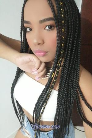 192916 - Yenssy Age: 30 - Colombia