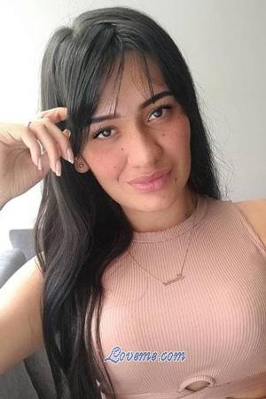 205094 - Laura Age: 26 - Colombia