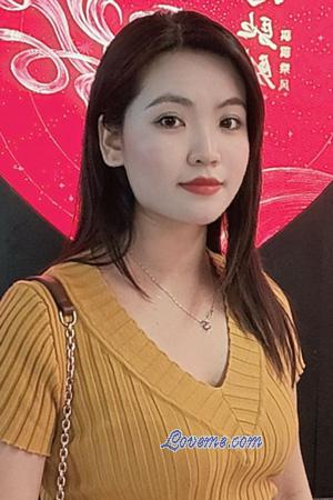 Yuxuan, 32, from Hechi, China