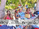cartagena-women-boat-1104-19